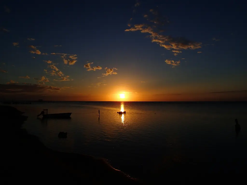 sunset-2421415_1920.webp