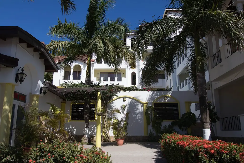 west-bay-colonial-suites (25).webp