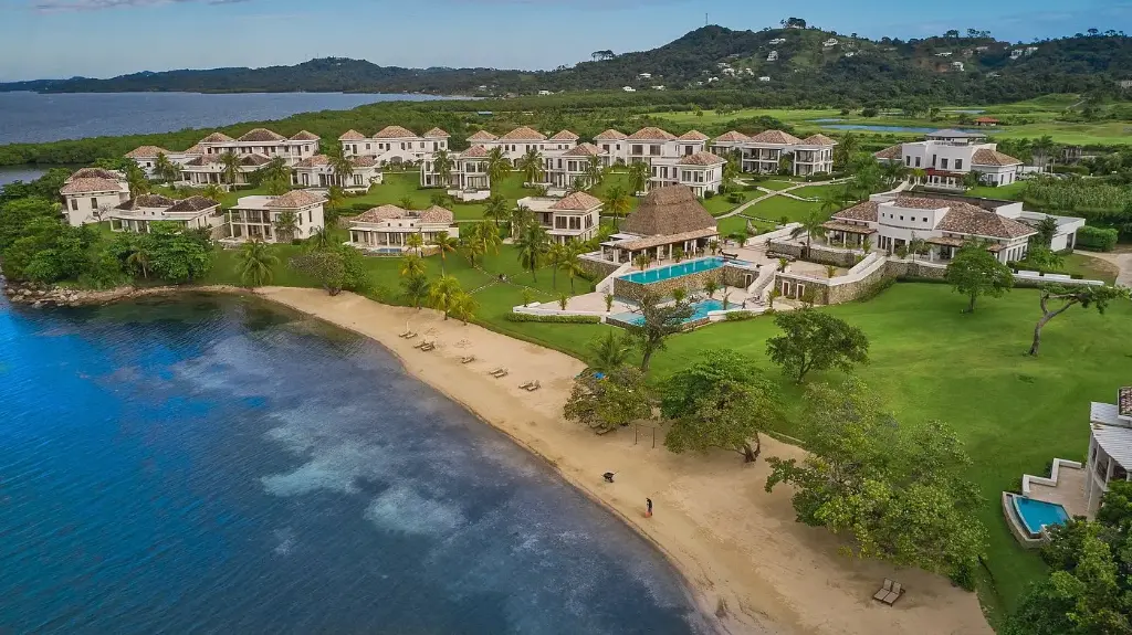 Las Verandas Hotel & Villas