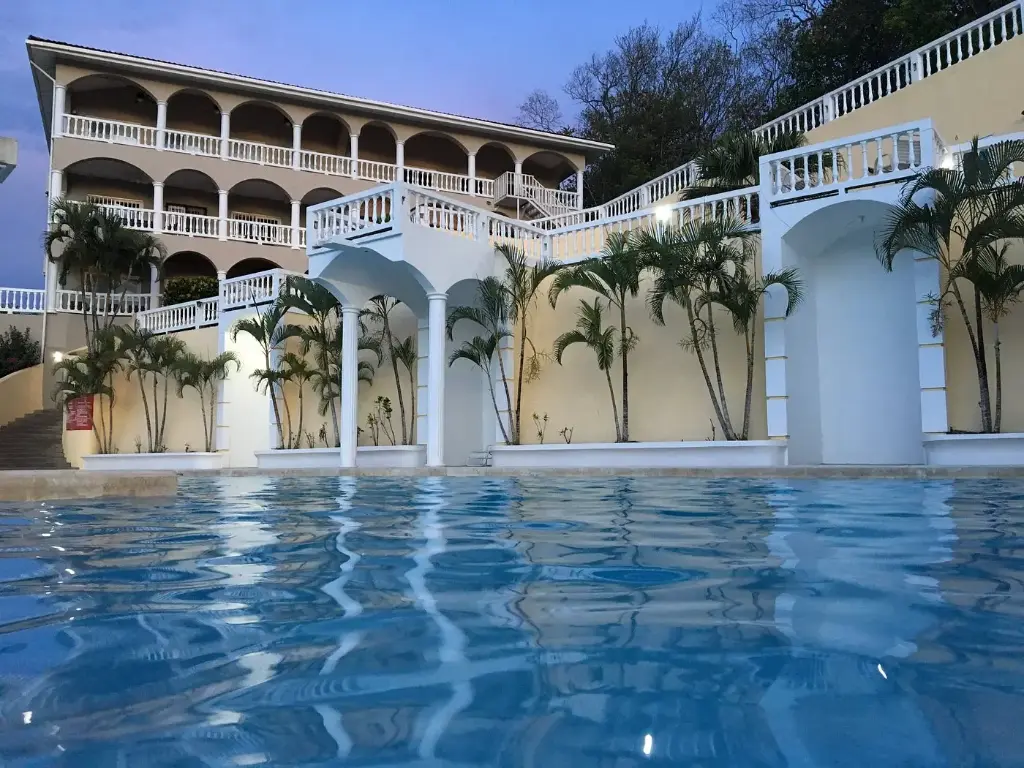 West End Dive & Resort 