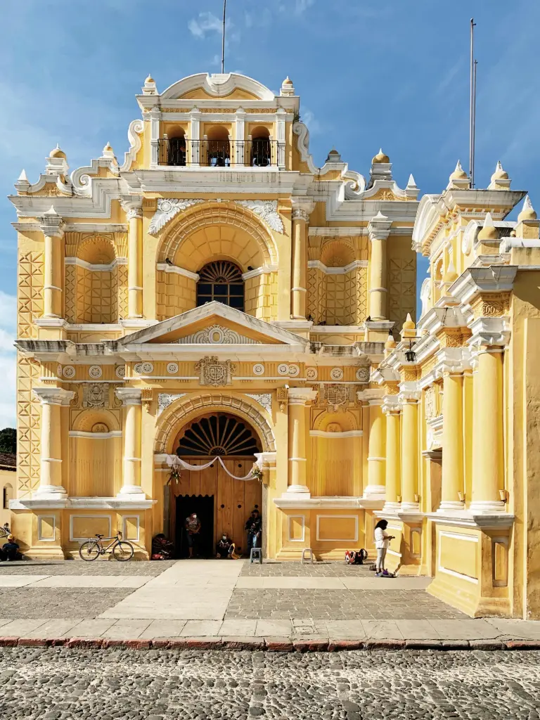 Mayan and Caribbean Charm | Guatemala - Roatán 